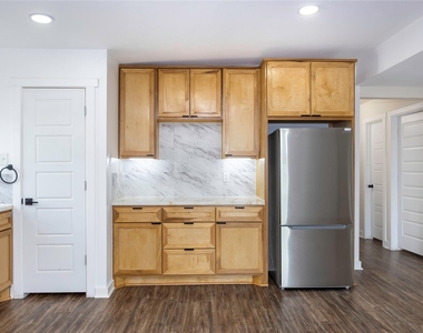 10930 Exeter Street - Photo Thumbnail 7