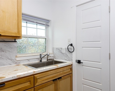 10930 Exeter Street - Photo Thumbnail 6