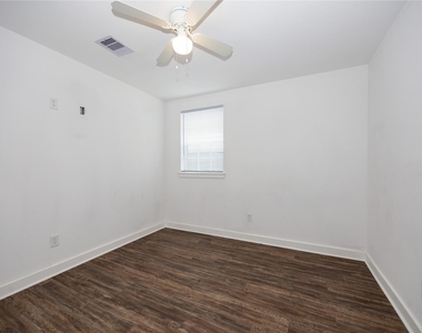 10930 Exeter Street - Photo Thumbnail 17
