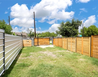 10930 Exeter Street - Photo Thumbnail 1