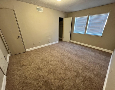 12239 W Village Drive - Photo Thumbnail 4