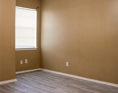 8215 Lone Bridge Lane - Photo Thumbnail 7