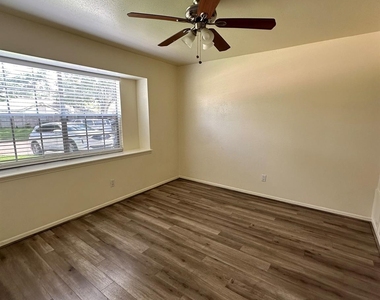 11702 Brighton Lane - Photo Thumbnail 7