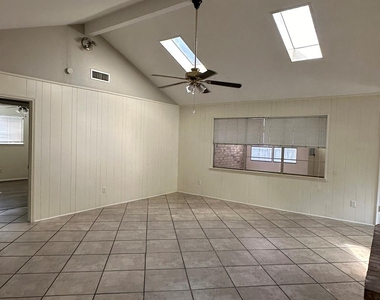 11702 Brighton Lane - Photo Thumbnail 4