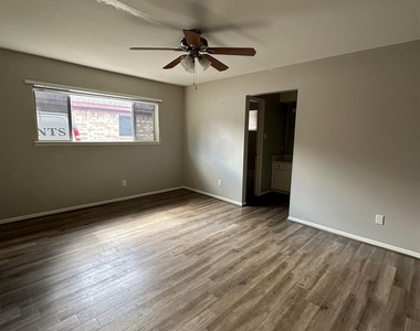 11702 Brighton Lane - Photo Thumbnail 9