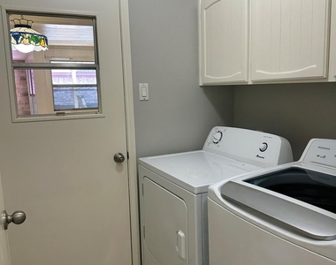 11702 Brighton Lane - Photo Thumbnail 16