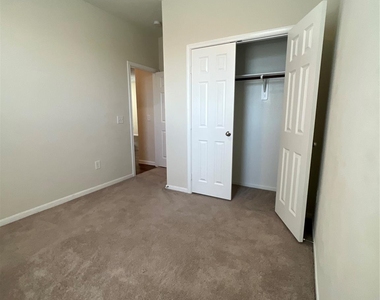 4410 Rushing Ridge Court - Photo Thumbnail 15