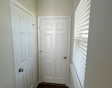 4410 Rushing Ridge Court - Photo Thumbnail 4