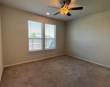 4410 Rushing Ridge Court - Photo Thumbnail 21