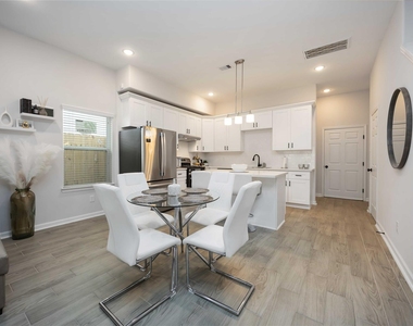 5111 Firnat Street - Photo Thumbnail 7