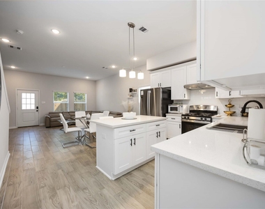 5111 Firnat Street - Photo Thumbnail 4