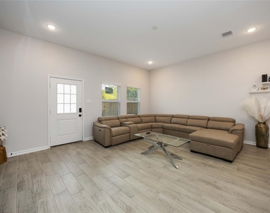 5111 Firnat Street - Photo Thumbnail 10