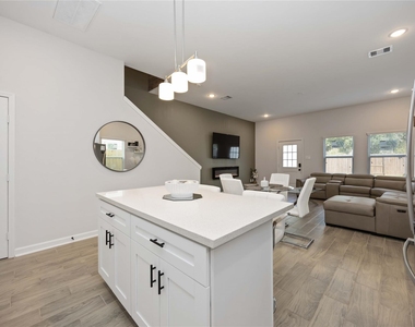 5111 Firnat Street - Photo Thumbnail 8