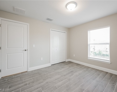 919 Rita Avenue N - Photo Thumbnail 9