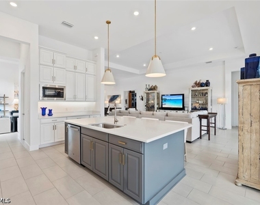 15394 Turin Drive - Photo Thumbnail 10
