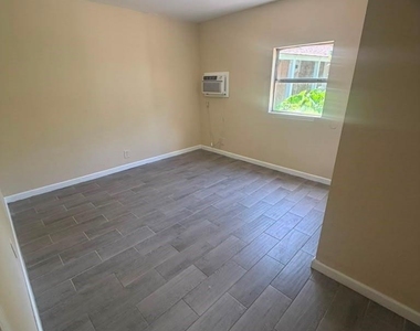 17718 E Strack Drive - Photo Thumbnail 7