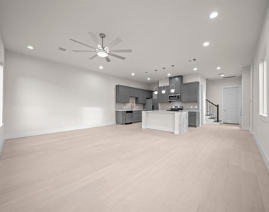 4527 Davenport Street - Photo Thumbnail 4