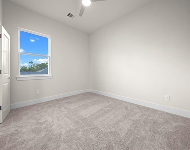 4527 Davenport Street - Photo Thumbnail 12