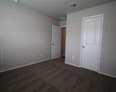 323 Pecos Drive - Photo Thumbnail 10