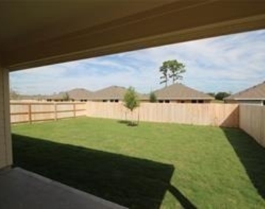 323 Pecos Drive - Photo Thumbnail 23