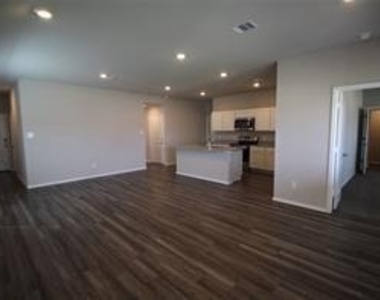 323 Pecos Drive - Photo Thumbnail 3