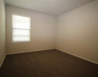 323 Pecos Drive - Photo Thumbnail 16