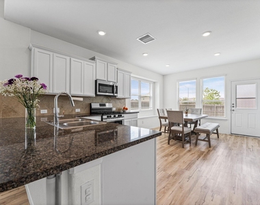 26003 Amber Pearl Drive - Photo Thumbnail 4