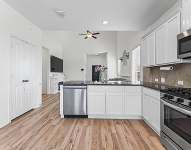 26003 Amber Pearl Drive - Photo Thumbnail 14
