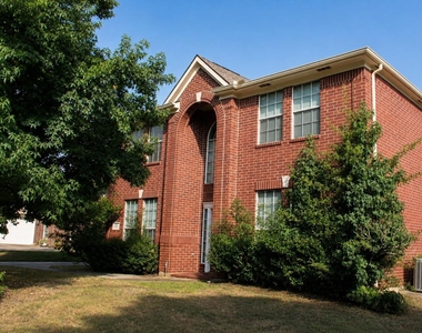 2723 Wisteria Walk - Photo Thumbnail 2