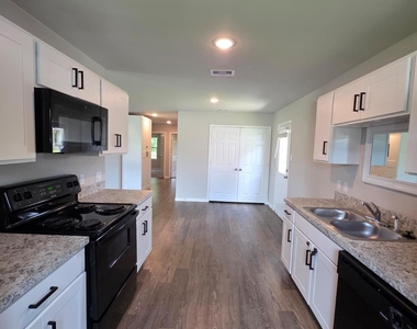 1403 W Virginia Street - Photo Thumbnail 3