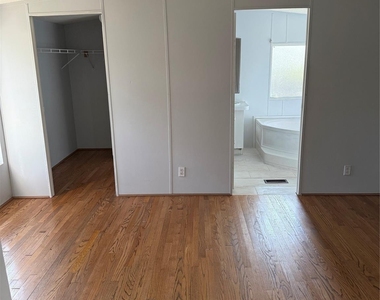 8006 Palo Vista Drive - Photo Thumbnail 6