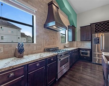 1102 W 15th 1/2 Street - Photo Thumbnail 19