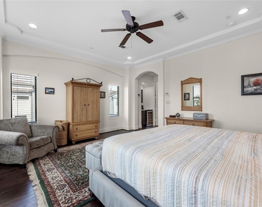 1102 W 15th 1/2 Street - Photo Thumbnail 23