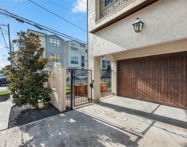 1102 W 15th 1/2 Street - Photo Thumbnail 4