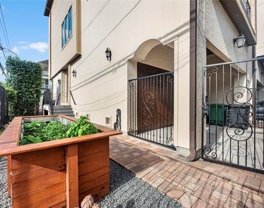 1102 W 15th 1/2 Street - Photo Thumbnail 1
