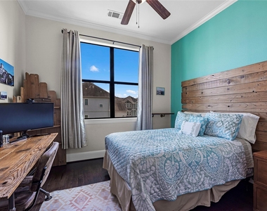 1102 W 15th 1/2 Street - Photo Thumbnail 27