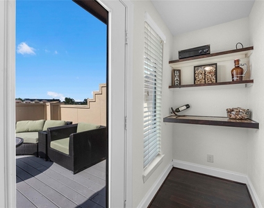 1102 W 15th 1/2 Street - Photo Thumbnail 29