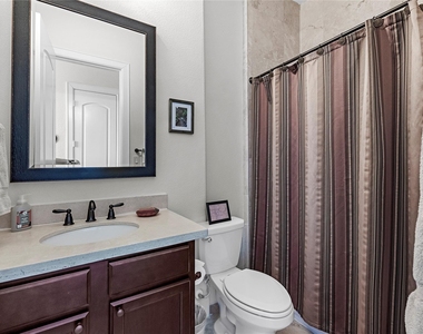 1102 W 15th 1/2 Street - Photo Thumbnail 28