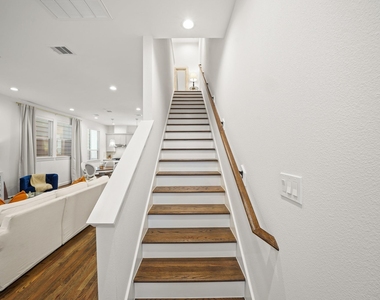 2709 Clinton Drive - Photo Thumbnail 2