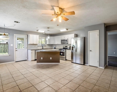 5211 Roserock Lane - Photo Thumbnail 12