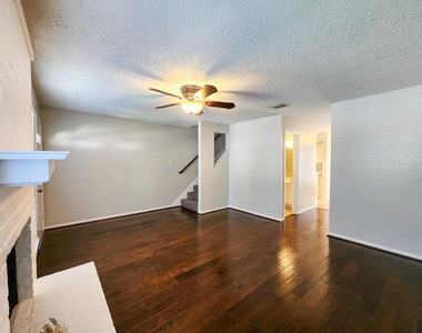 17742 Kings Park Lane - Photo Thumbnail 4