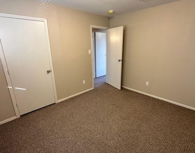 801 Avenue M - Photo Thumbnail 5