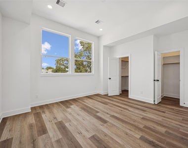 835 Elkhart Street - Photo Thumbnail 10