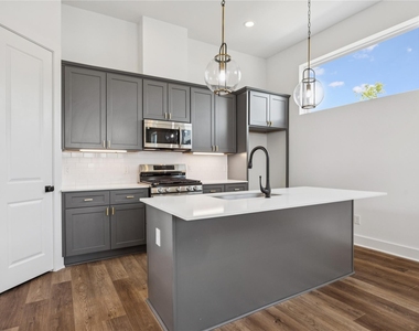 835 Elkhart Street - Photo Thumbnail 7