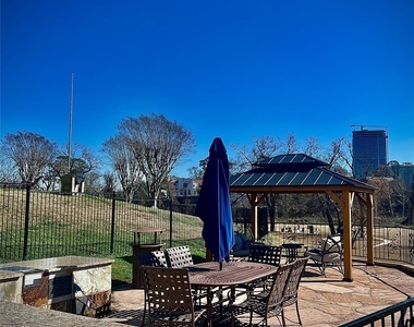 5353 Memorial Drive - Photo Thumbnail 13