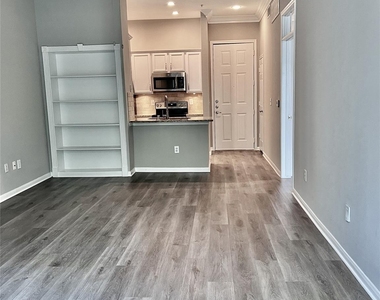 5353 Memorial Drive - Photo Thumbnail 2