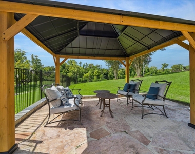5353 Memorial Drive - Photo Thumbnail 12