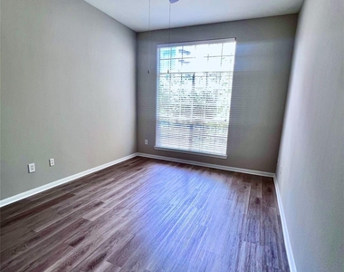 5353 Memorial Drive - Photo Thumbnail 3