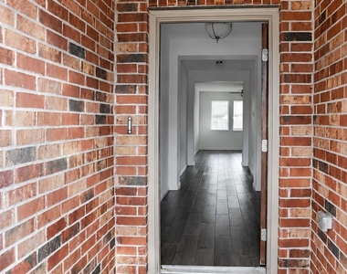 31415 Whitcombe Summit Way - Photo Thumbnail 2