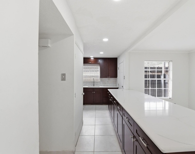 7900 Westheimer Road - Photo Thumbnail 7